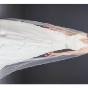 Womens pleated chiffon wedding dress size 12. Discontinued from stores